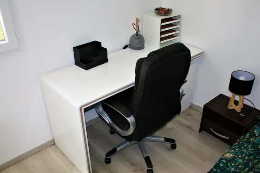 Appartement Tout Equipe En Rez-De-Jardin Entre Gard Et Ardeche Saint-Julien-de-Peyrolas Kültér fotó