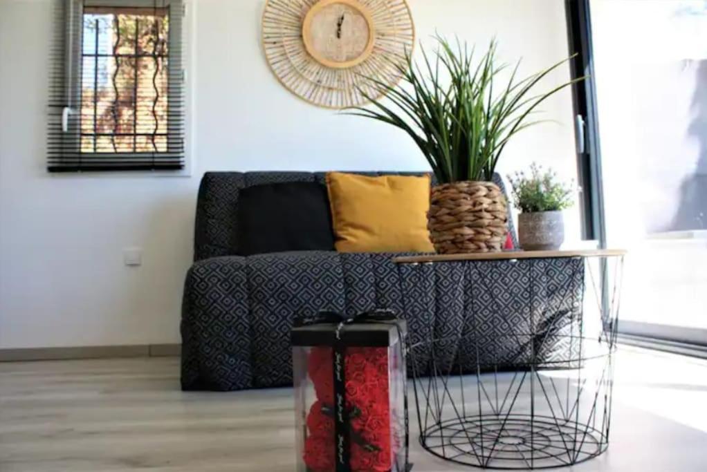 Appartement Tout Equipe En Rez-De-Jardin Entre Gard Et Ardeche Saint-Julien-de-Peyrolas Kültér fotó